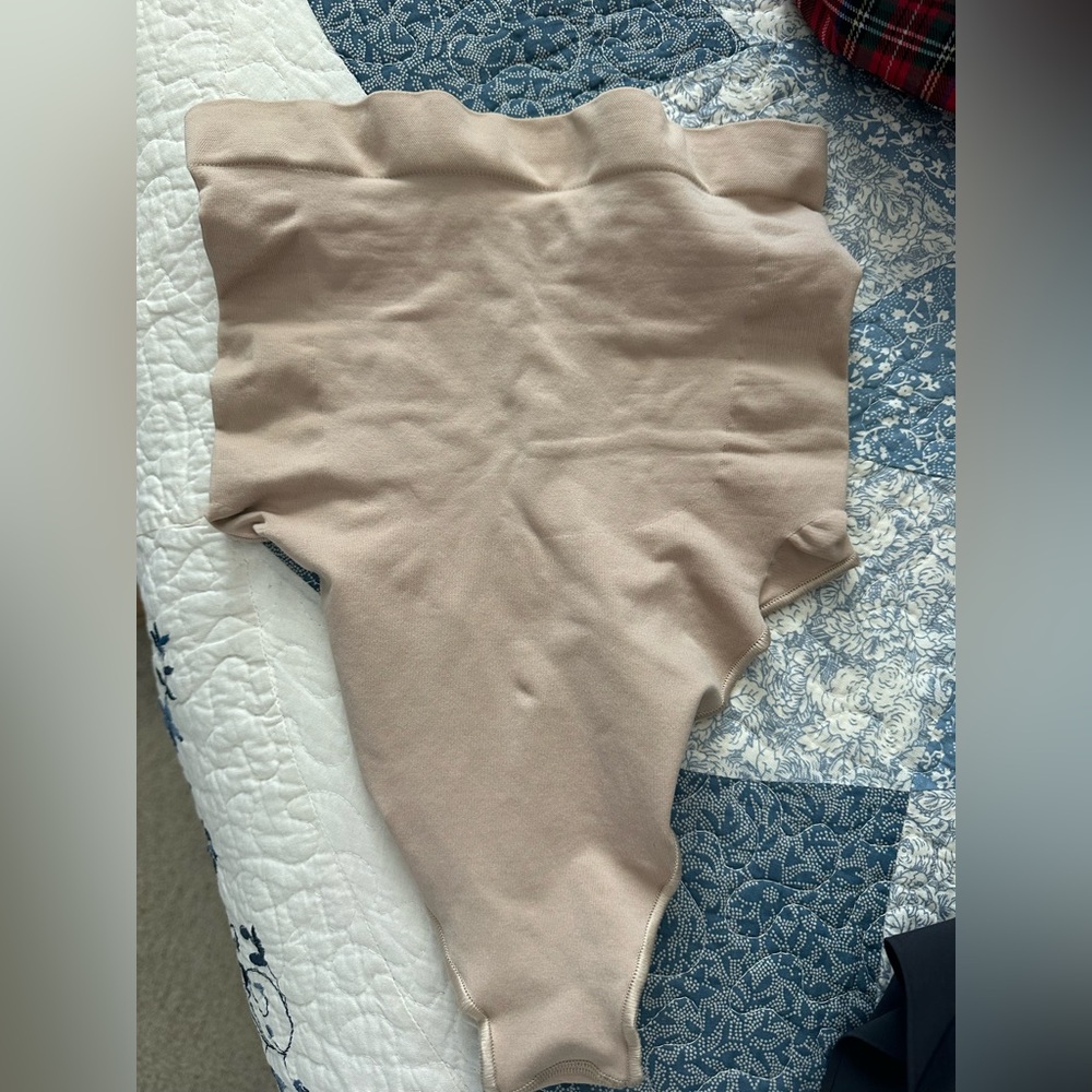 NWOT SKIMS Shapewear